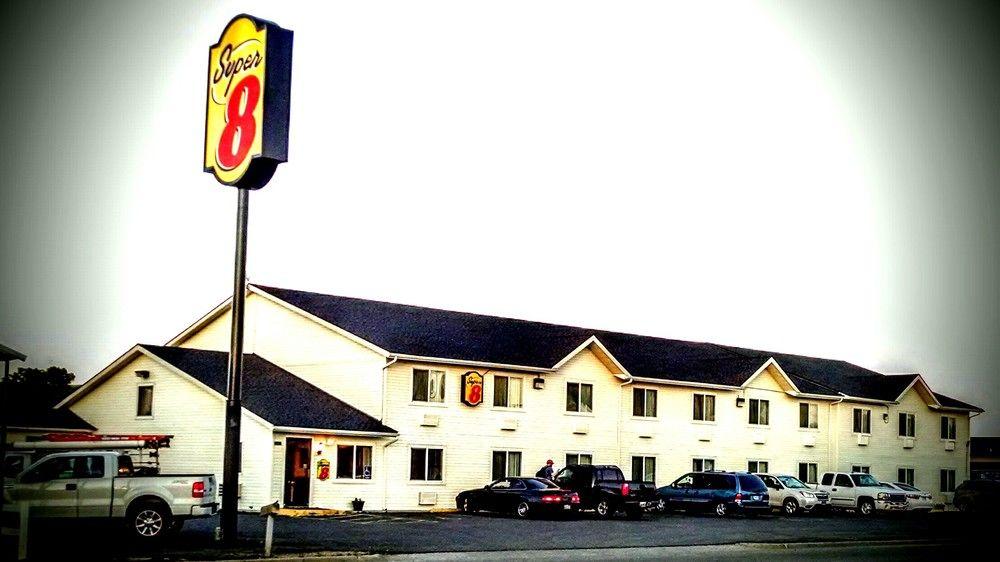 Super 8 Sheridan Exterior photo
