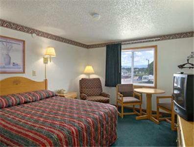 Super 8 Sheridan Room photo