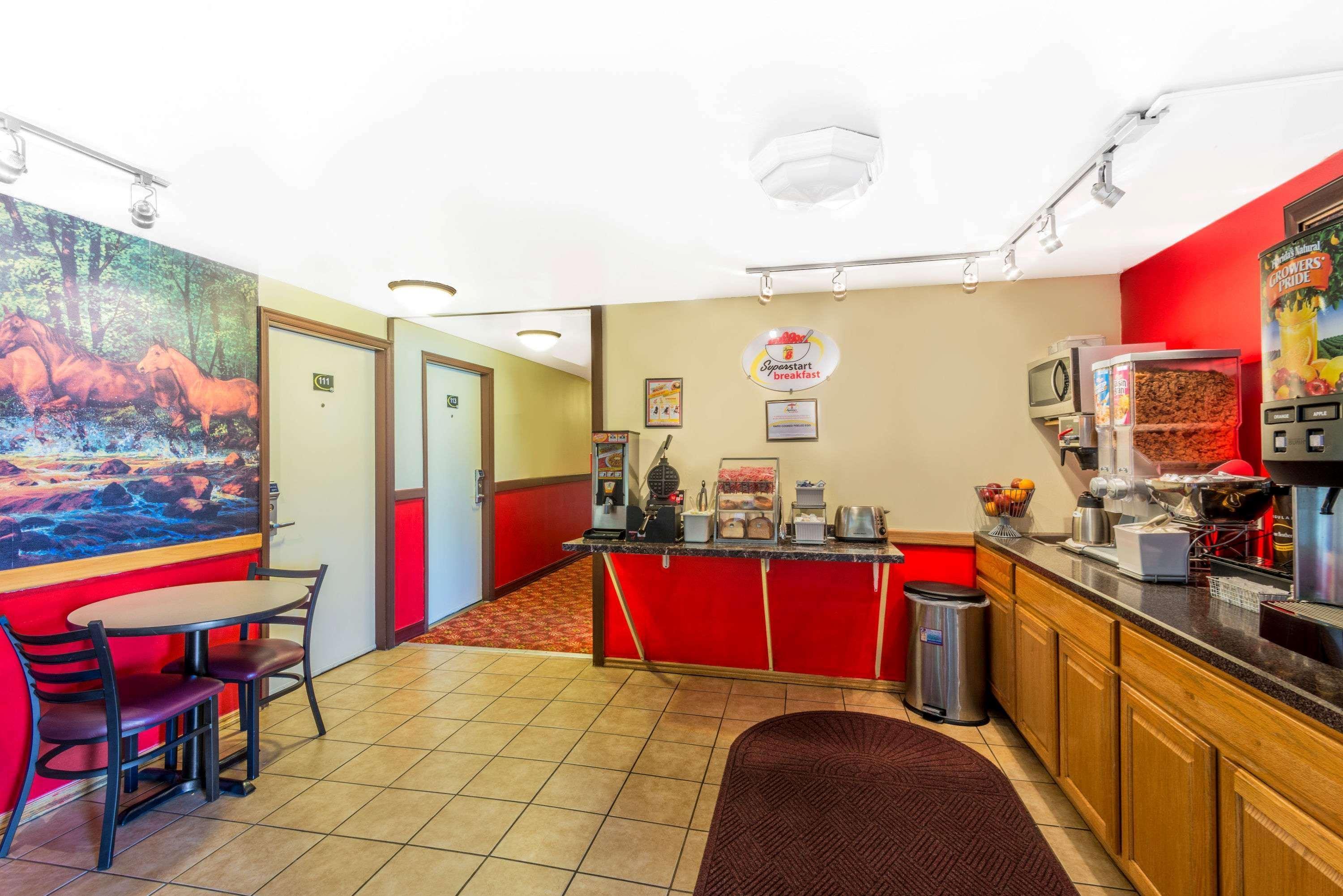 Super 8 Sheridan Exterior photo