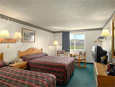 Super 8 Sheridan Room photo